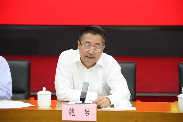 魏巖出席會(huì)議講話 魏巖出席會(huì)議講話